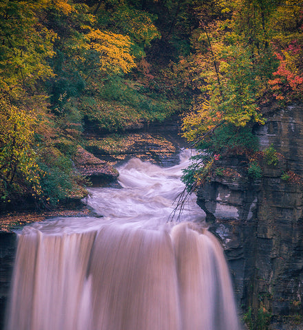 Stereographic Card - (Taughannock Falls, New York) Stormy Ledge
