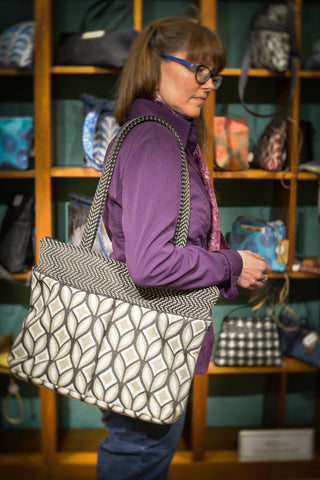 Maruca ~ Tote, Woven Tulip Black